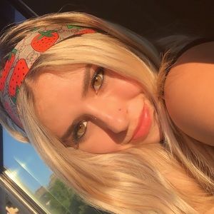 Meet your Posher, Donielle